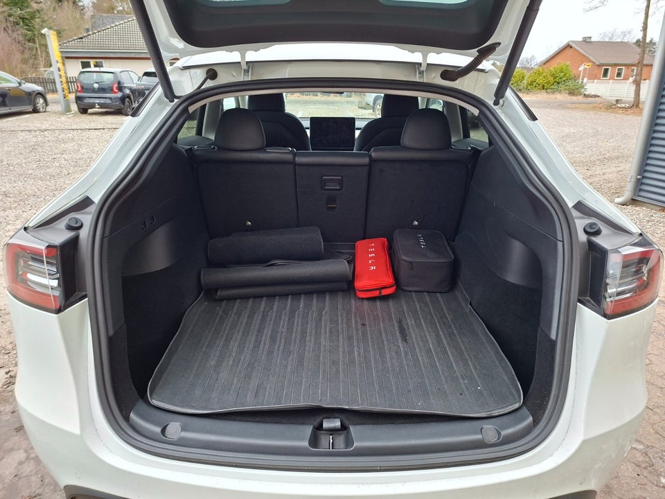 Tesla Model Y Long Range AWD 5d