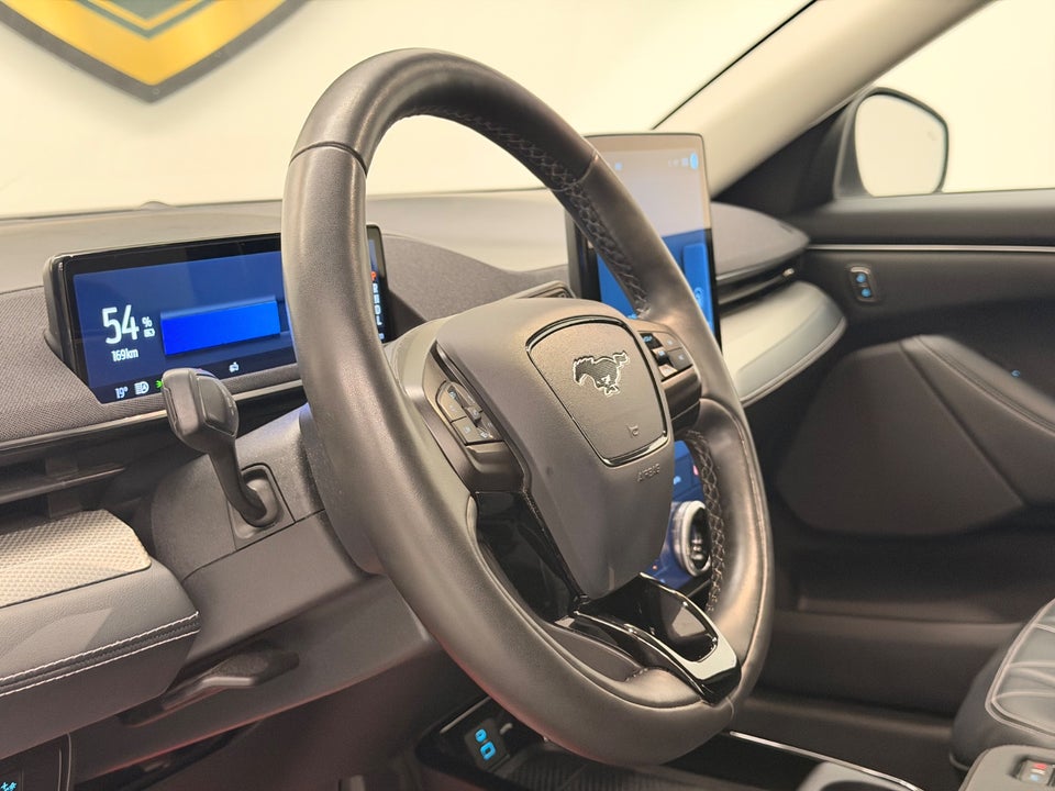 Ford Mustang Mach-E 68 Standard Range 5d