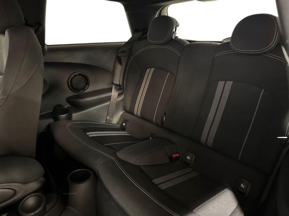 MINI Cooper SE Essential 3d