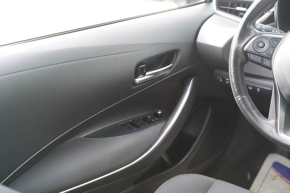 Toyota Corolla 1,8 Hybrid Premium Smart Design MDS 5d