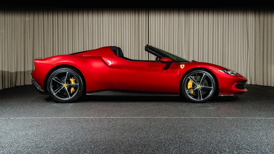Ferrari 296 GTS 2,9 DCT 2d