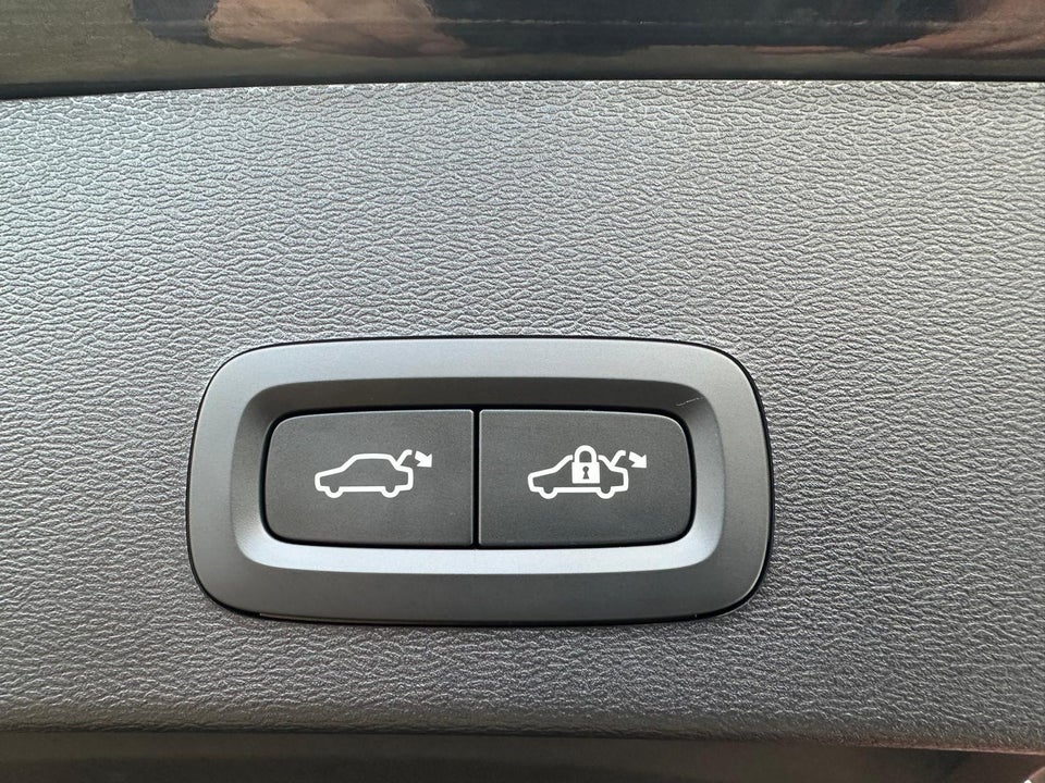 Volvo EX40 Extended Range Black Edition 5d