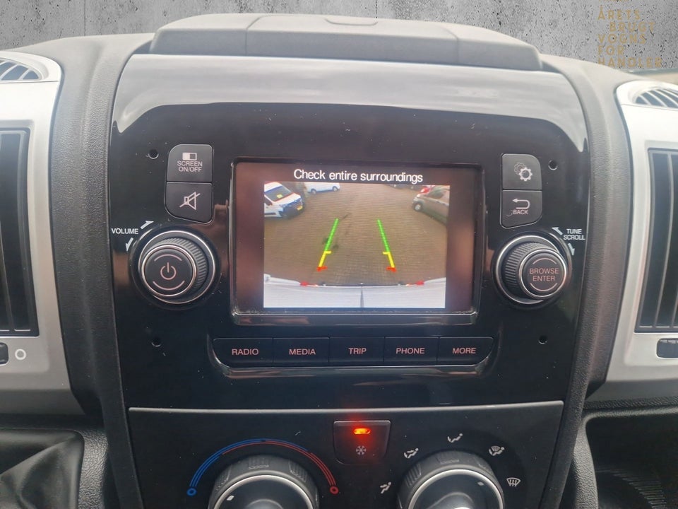 Peugeot Boxer 333 2,2 BlueHDi 140 L2H2 Premium