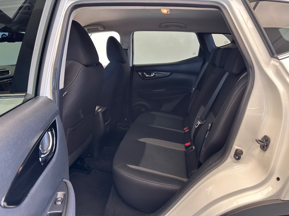 Nissan Qashqai 1,3 Dig-T 140 N-Connecta 5d