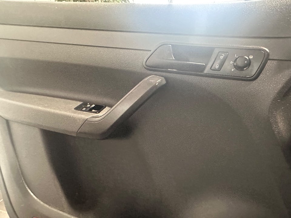 VW Caddy 1,6 TDi 102 Basis BMT Van 5d