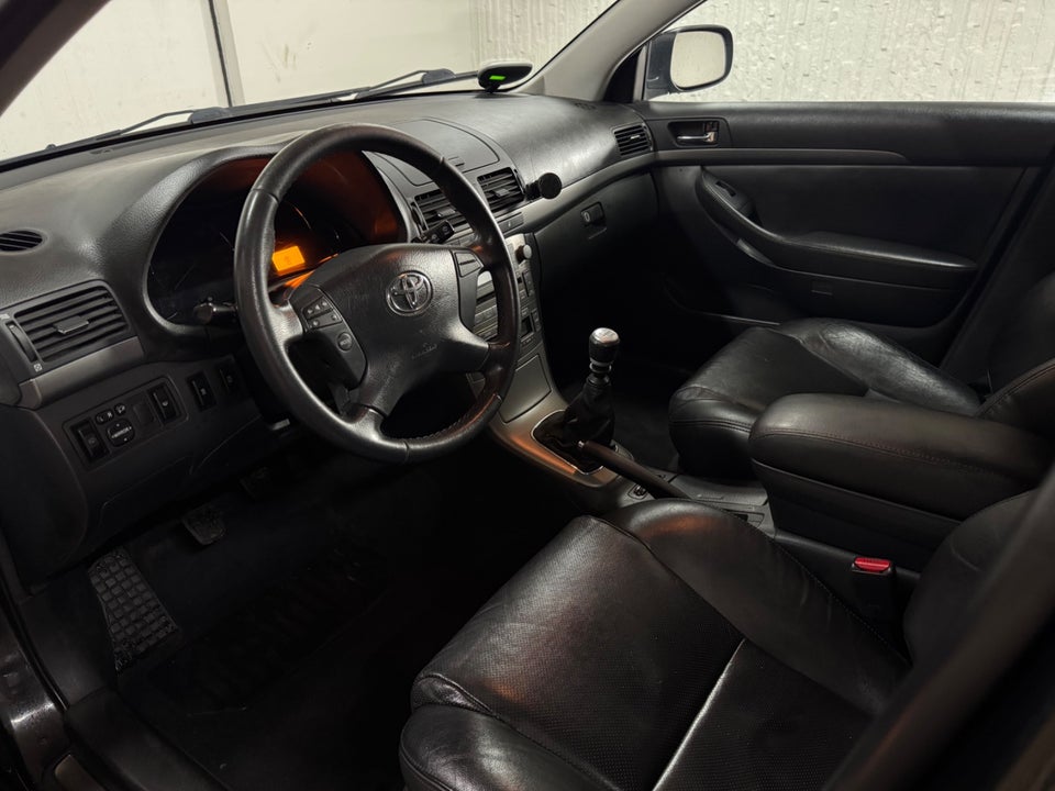 Toyota Avensis 2,0 D-4D Sol stc. 5d