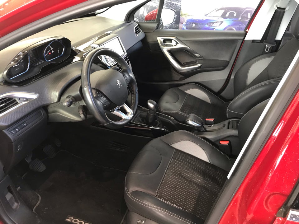 Peugeot 2008 1,2 PureTech 110 Allure+ 5d