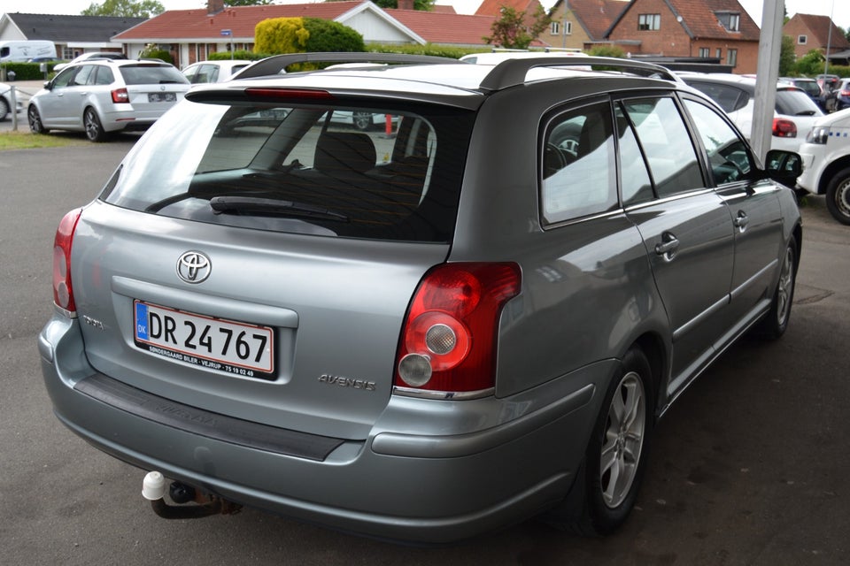 Toyota Avensis 2,0 VVT-i Executive stc. 5d
