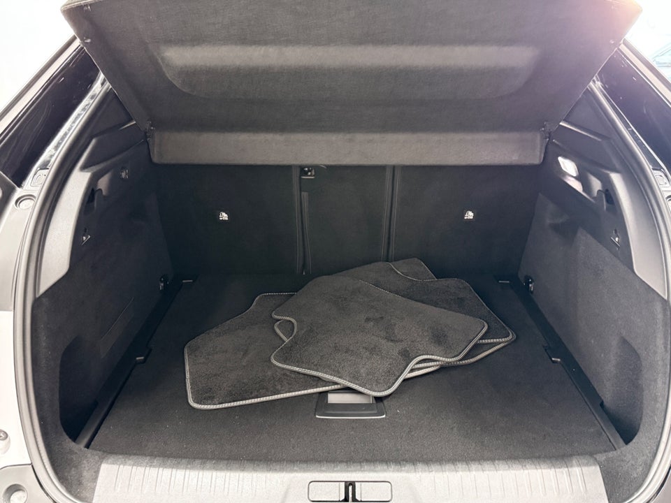 Peugeot e-3008 77 GT Pack 5d