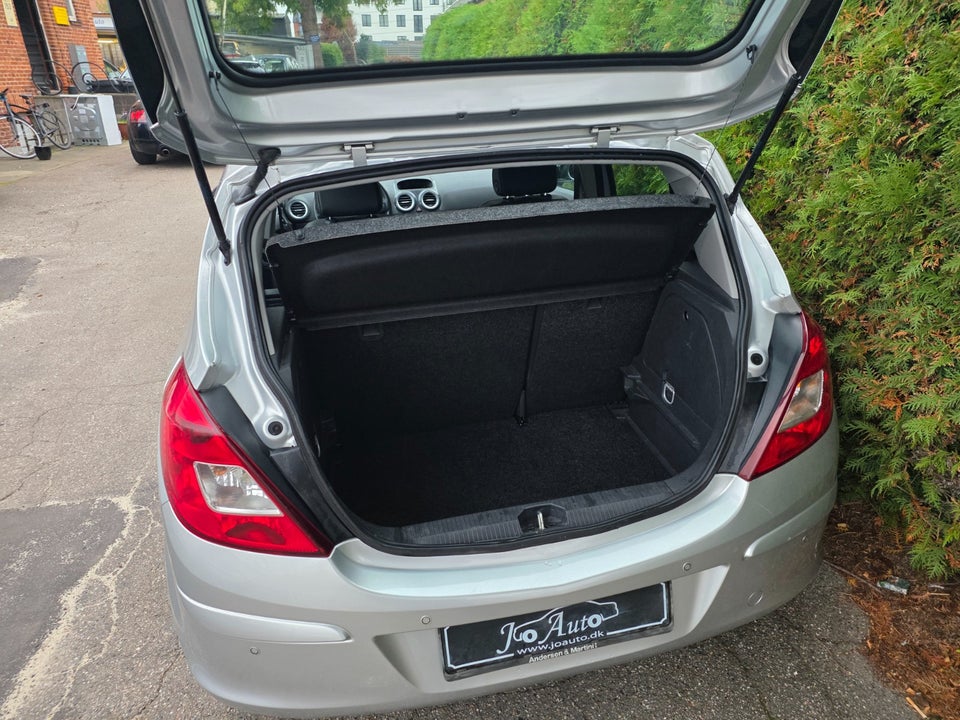 Opel Corsa 1,2 16V Cosmo 5d