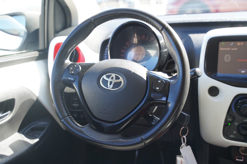 Toyota Aygo 1,0 VVT-i x-press 5d
