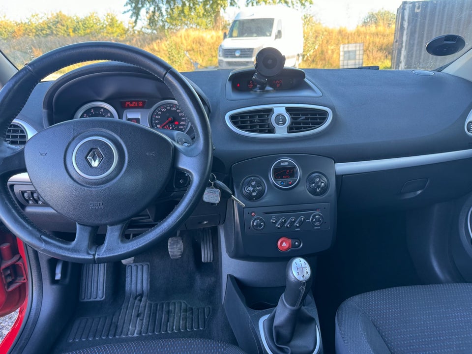 Renault Clio II 1,6 Dynamique 5d