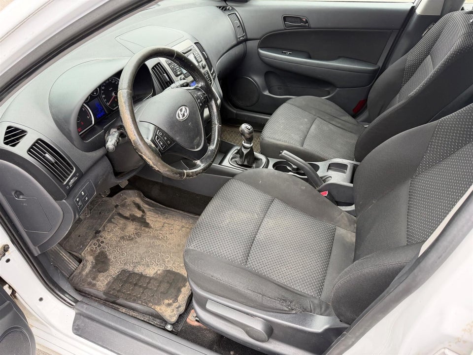Hyundai i30 1,6 CRDi 90 Classic 5d