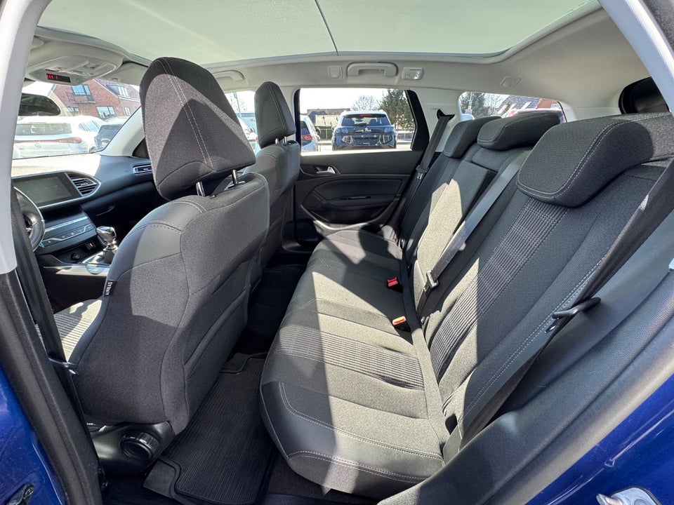 Peugeot 308 1,5 BlueHDi 130 Allure Sky SW 5d