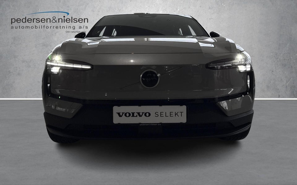Volvo EX30 Extended Range Plus 5d
