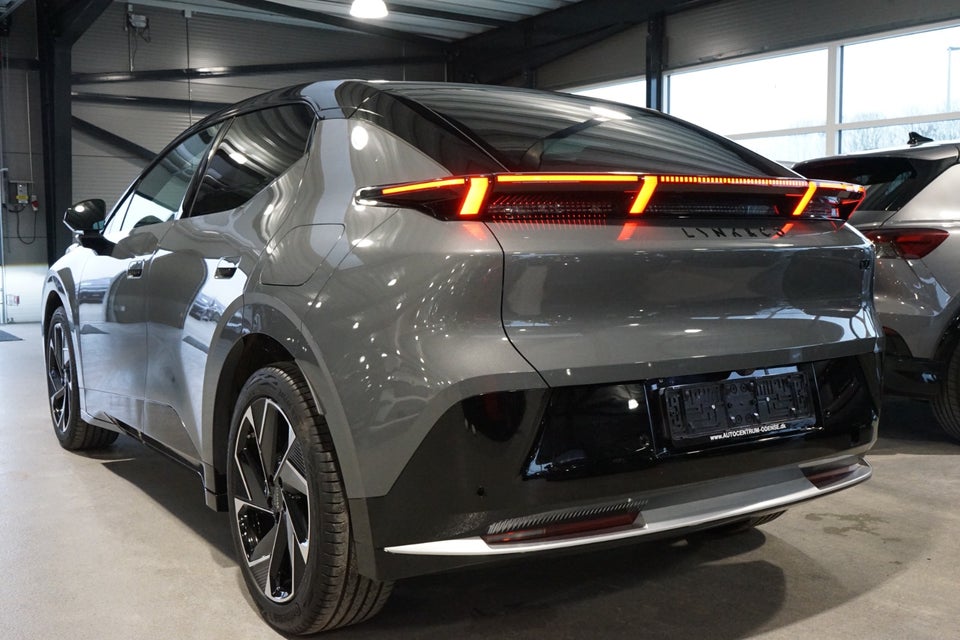 Lynk & Co 02 More 5d