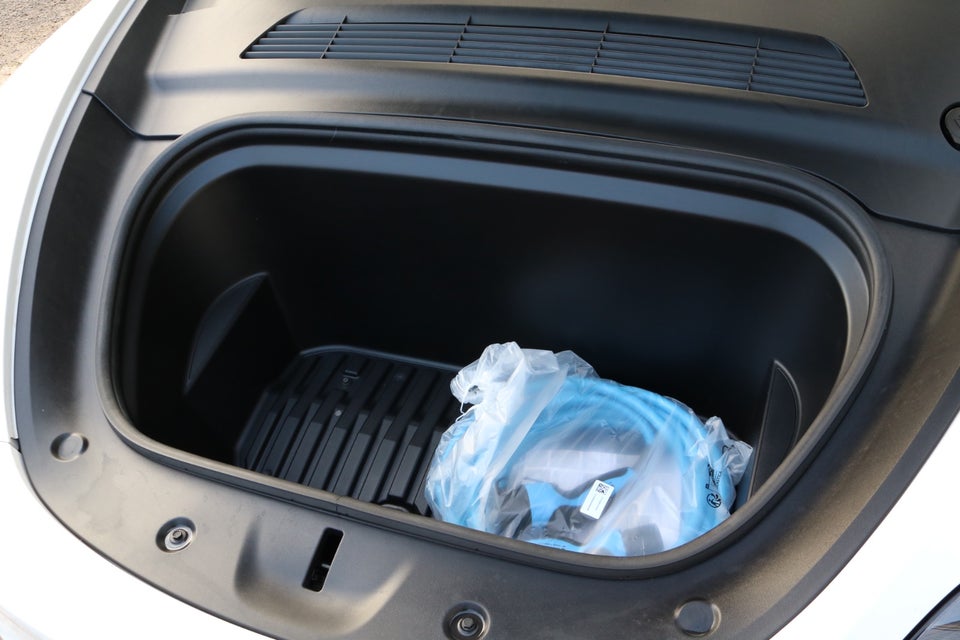 Tesla Model Y Long Range AWD 5d