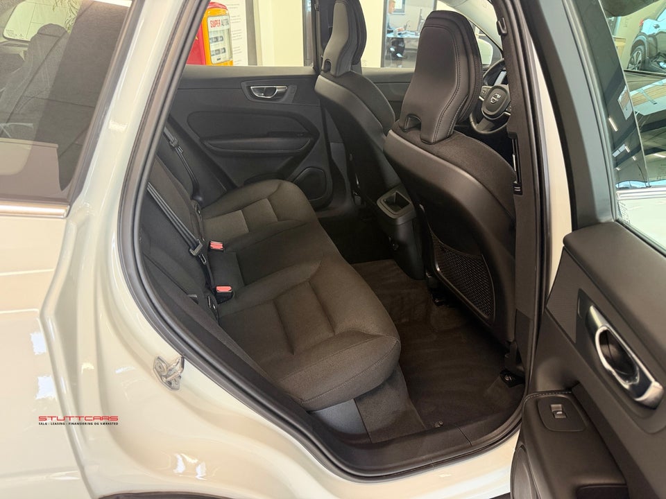 Volvo XC60 2,0 B4 197 Momentum aut. 5d