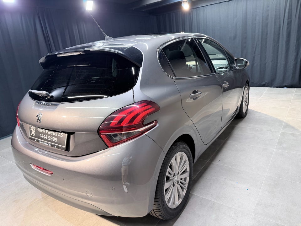 Peugeot 208 1,2 PureTech 82 Allure Sky 5d