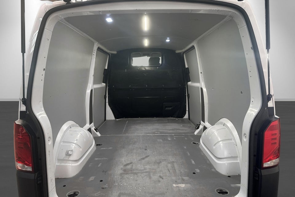 VW Transporter 2,0 TDi 110 Kassevogn lang