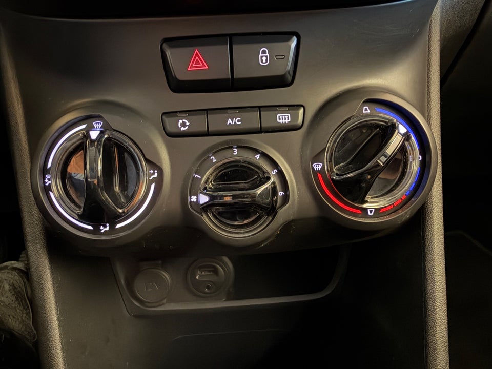 Peugeot 2008 1,6 BlueHDi 100 Chili 5d