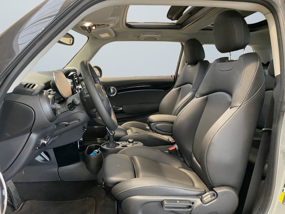 MINI Cooper SE Classic Trim 3d