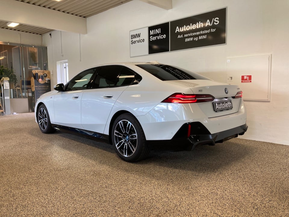 BMW i5 eDrive40 Fully Charged M-Sport 4d