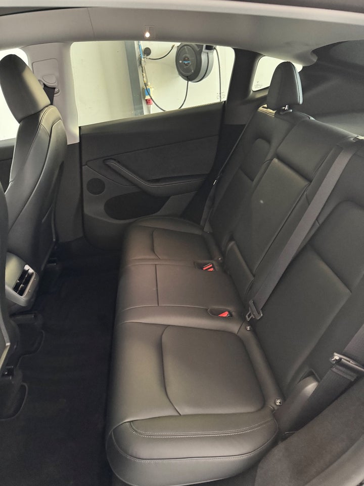 Tesla Model Y RWD 5d