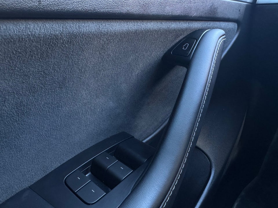 Tesla Model 3 Standard Range+ RWD 4d
