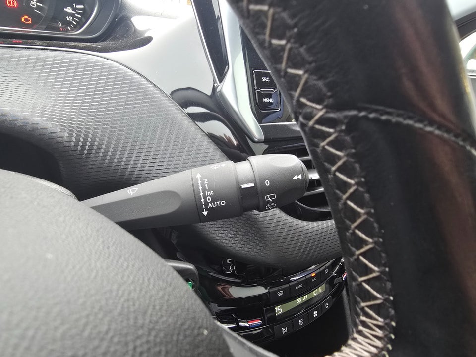 Peugeot 2008 1,2 e-THP 110 Allure Sky 5d