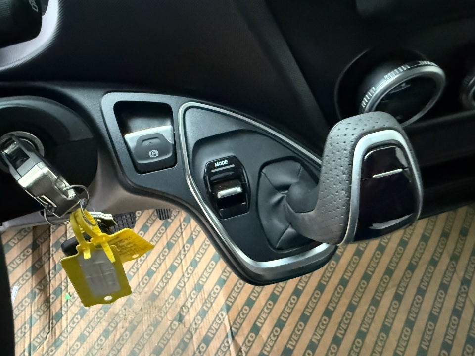 Iveco Daily 3,0 35S18 4100mm Box m/lift AG8