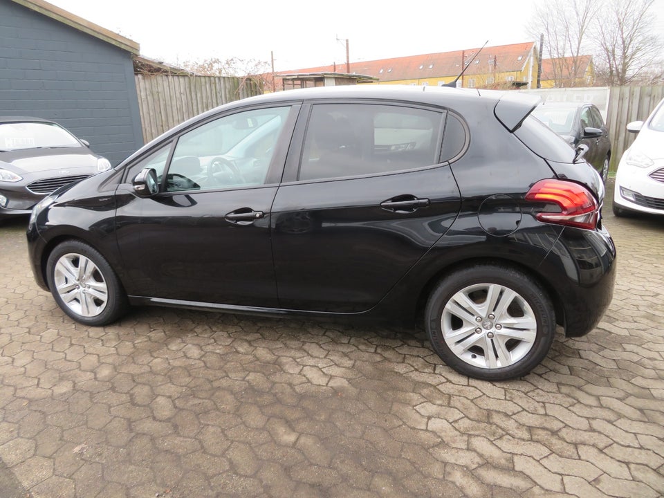 Peugeot 208 1,2 VTi 82 Signature Sky 5d