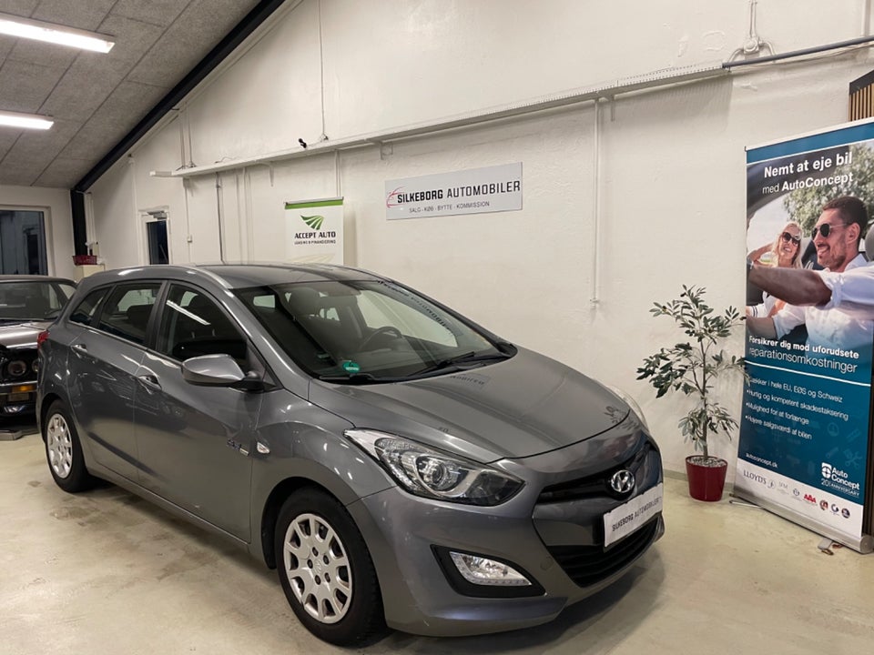 Hyundai i30 1,6 CRDi 110 Comfort CW Eco 5d