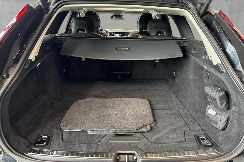 Volvo V90 2,0 T8 ReCharge Ultimate Dark aut. AWD 5d