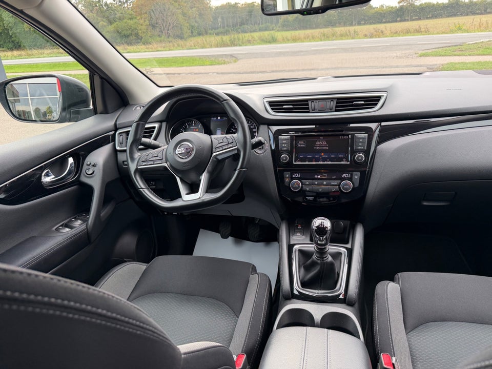 Nissan Qashqai 1,3 Dig-T 140 N-Connecta 5d