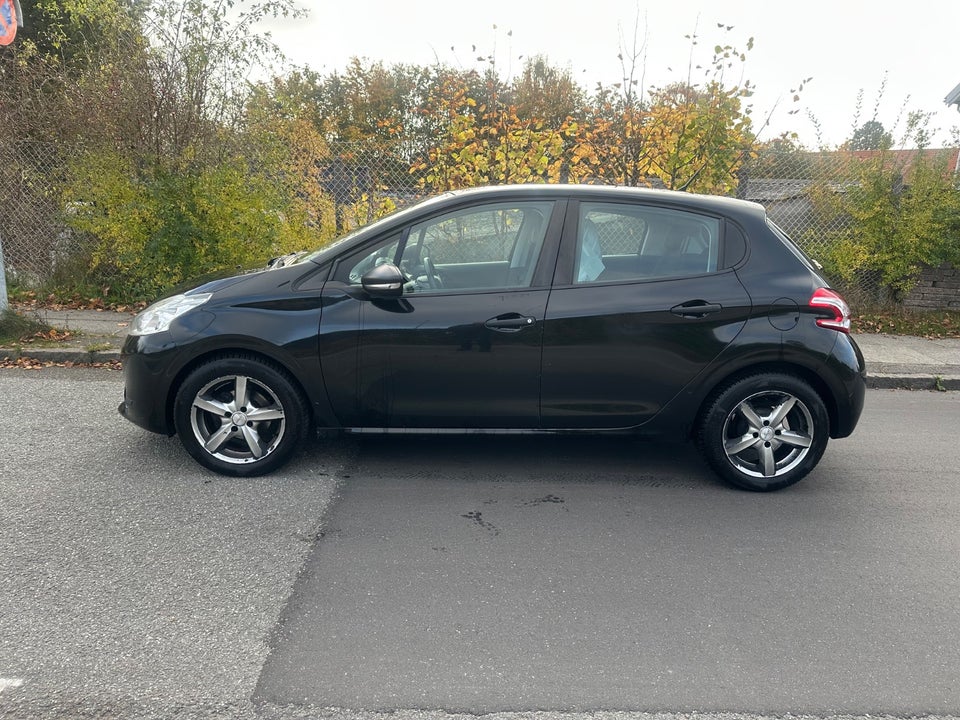 Peugeot 208 1,0 VTi Active 5d