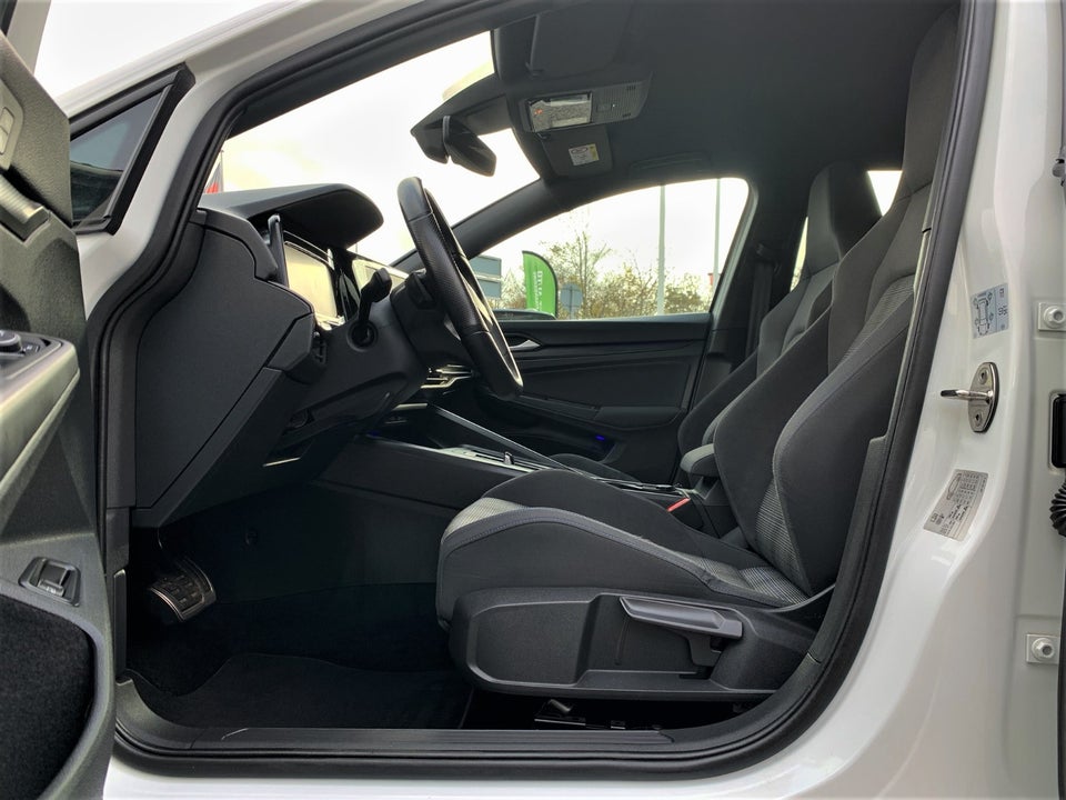 VW Golf VIII 1,4 GTE DSG 5d