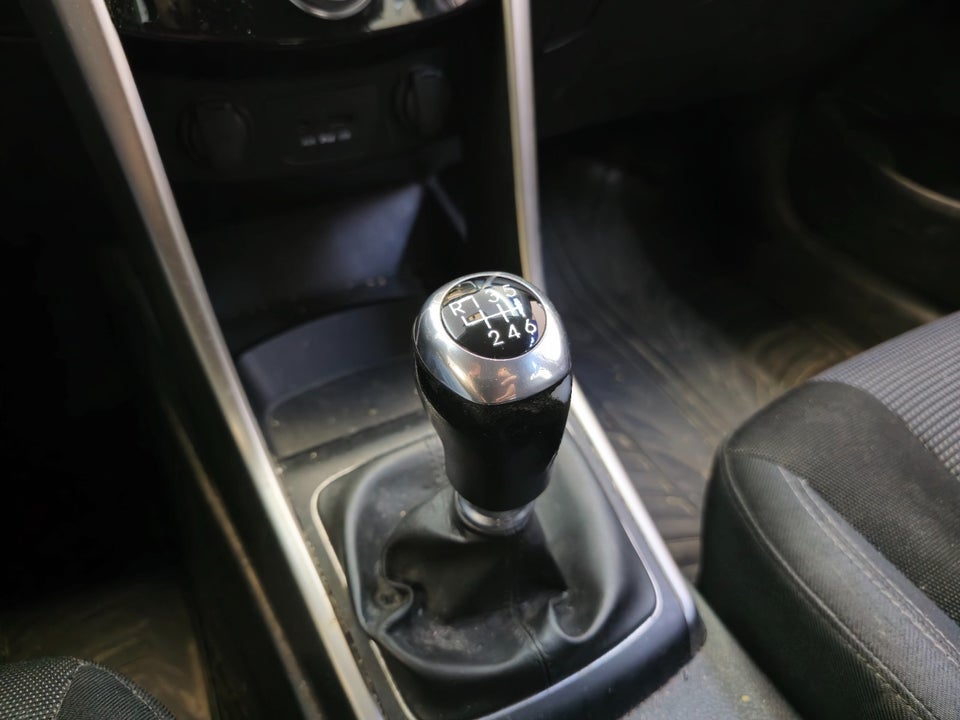 Hyundai i30 1,6 CRDi 110 XTR Eco 5d