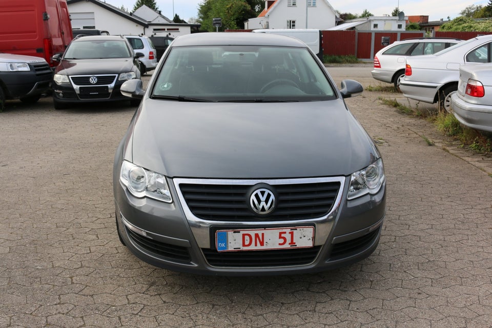 VW Passat 2,0 FSi Trendline 4d