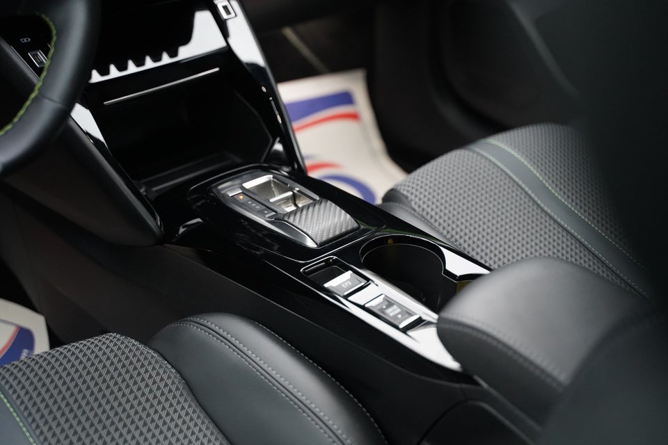 Peugeot e-208 50 GT 5d
