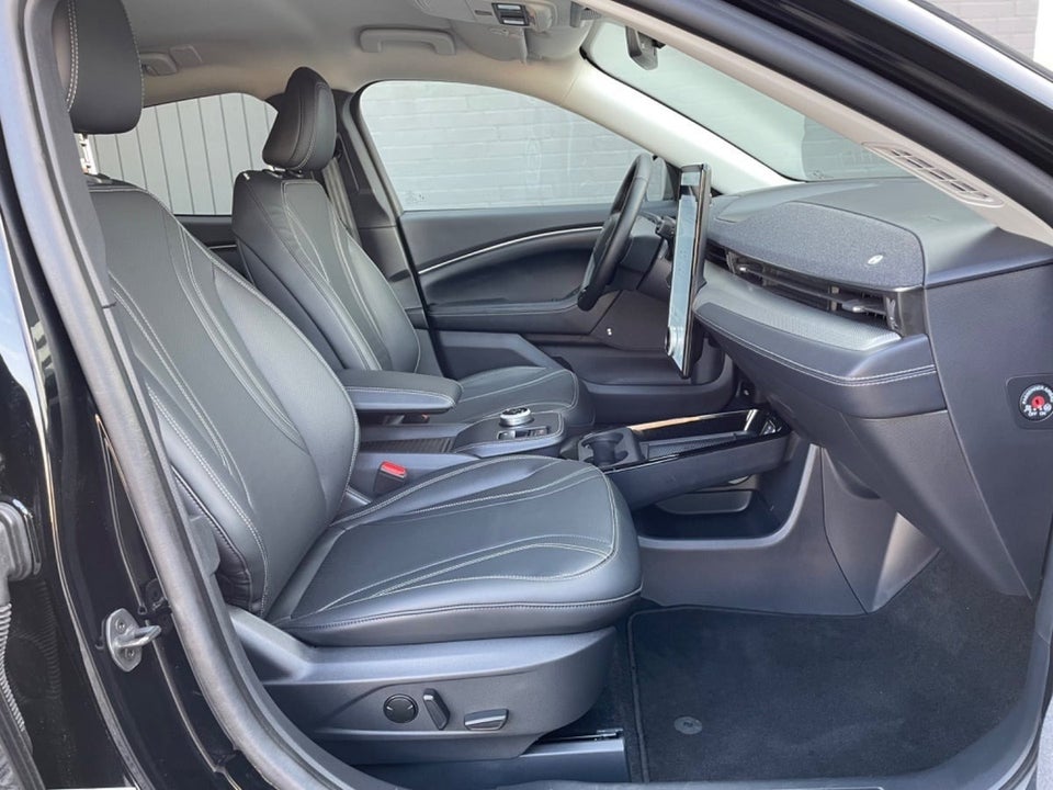 Ford Mustang Mach-E 78 Standard Range 5d