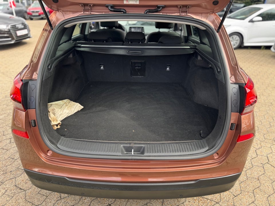 Hyundai i30 1,4 T-GDi Premium stc. DCT 5d