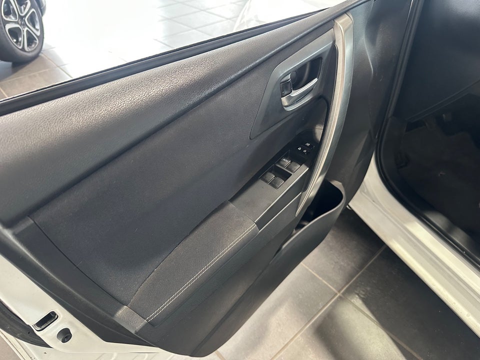 Toyota Auris 2,0 D-4D T2+ 5d