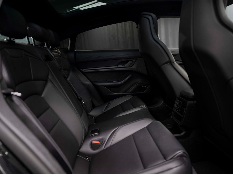 Porsche Taycan Performance+ Black Edition 4d