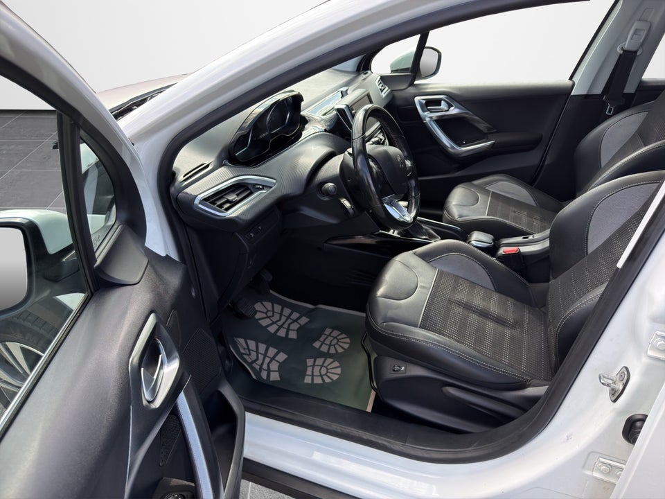Peugeot 2008 1,2 e-THP 110 Allure Sky 5d