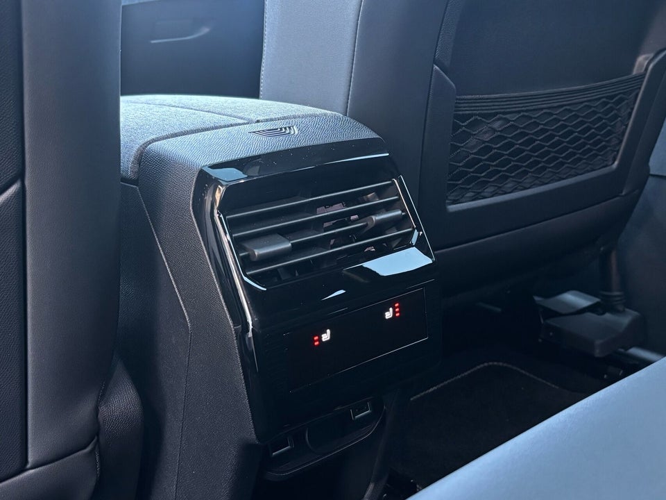 Peugeot e-3008 77 GT 5d