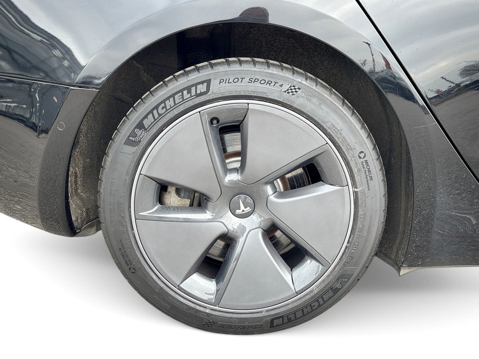 Tesla Model 3 Long Range AWD 4d