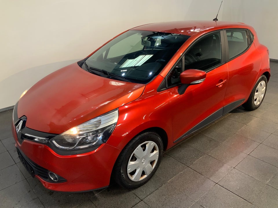 Renault Clio IV 1,2 16V Expression 5d