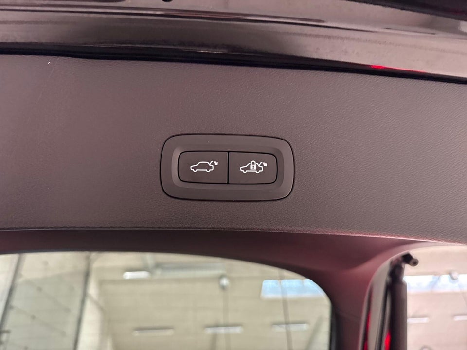 Volvo EC40 Twin Black Edition 5d