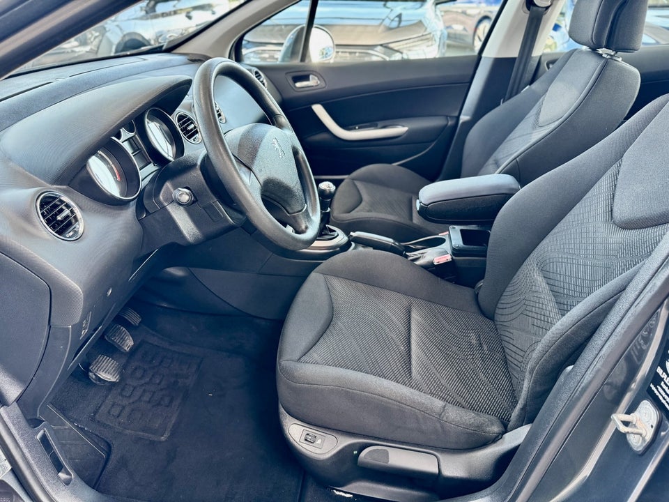 Peugeot 308 1,6 VTi Premium 5d